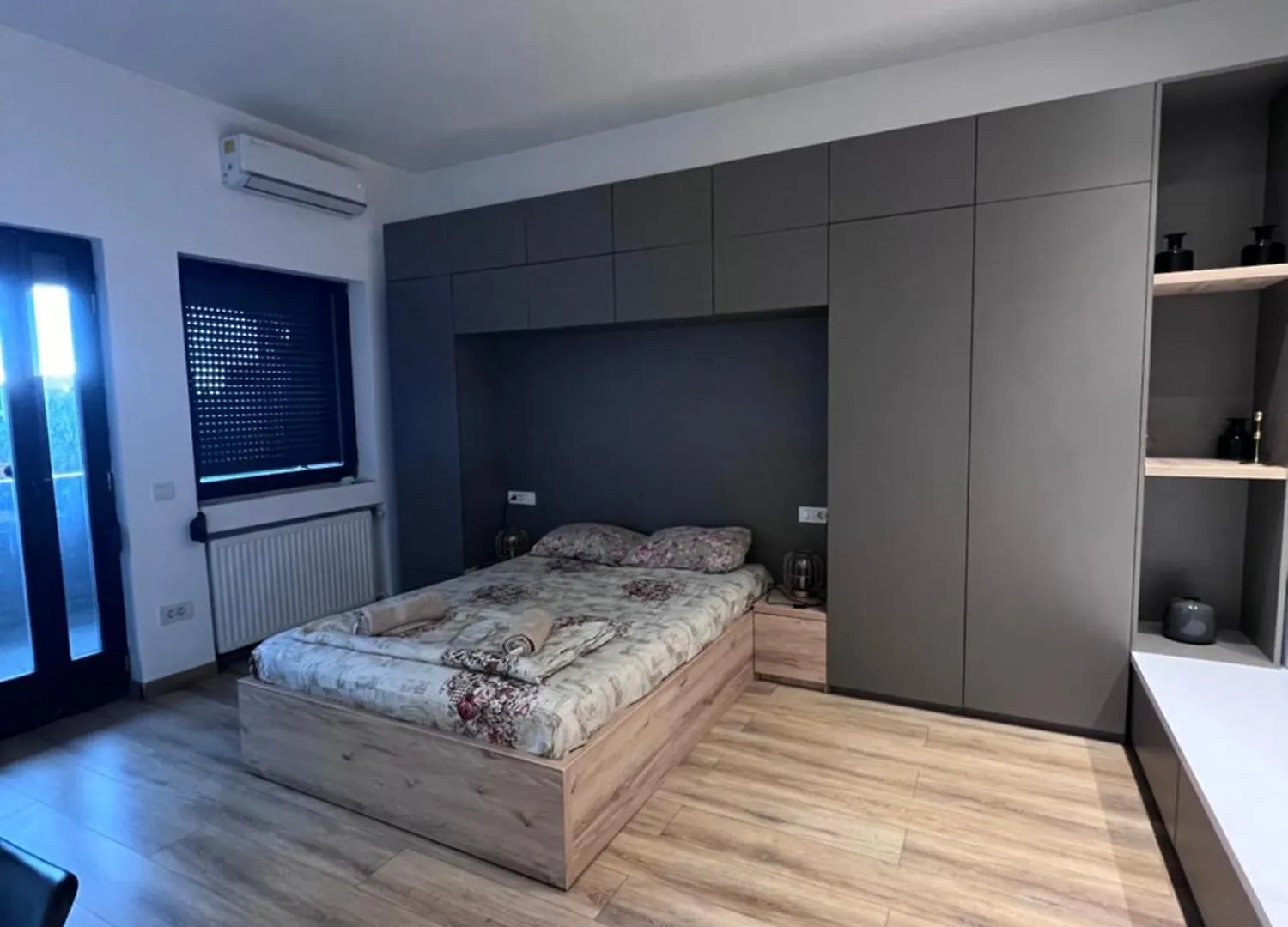 Mona'S Studio Bucharest Apartment